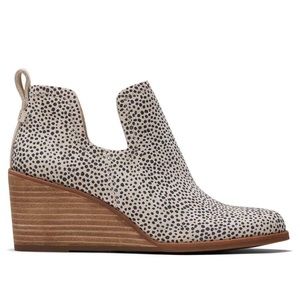 Time Kallie leopard print 6.5 new with tags and box